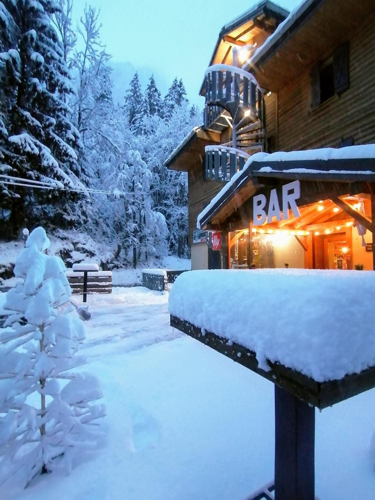 1861 Châtel Hostel Extérieur photo